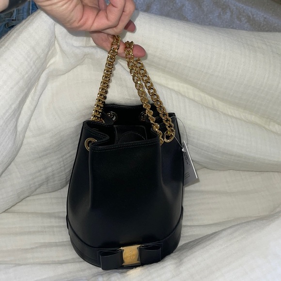 Salvatore Ferragamo Vara Bucket Bag in Small NWT - Picture 8 of 10